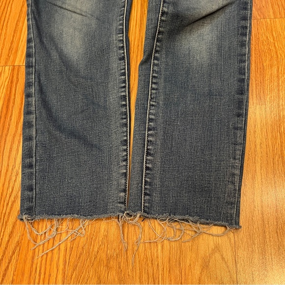 KanCan medium wash jeans Size 9/28, raw hem, 5 pockets. - Picture 8 of 13